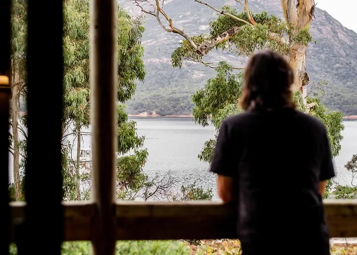 Freycinet Cottage 1 - Bluestone